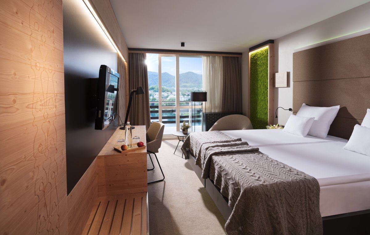 Lake View Room